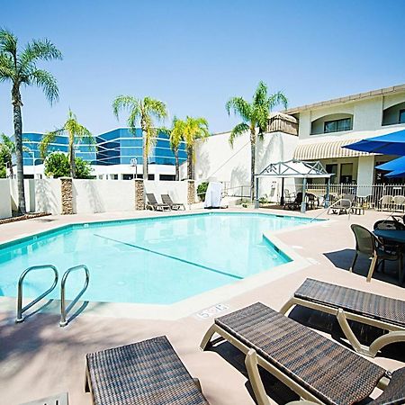 Hotel D'Lins Ontario Airport Kültér fotó