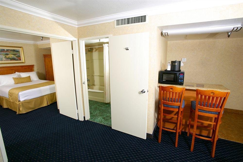 Hotel D'Lins Ontario Airport Kültér fotó