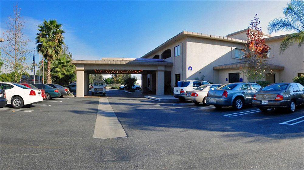 Hotel D'Lins Ontario Airport Kültér fotó