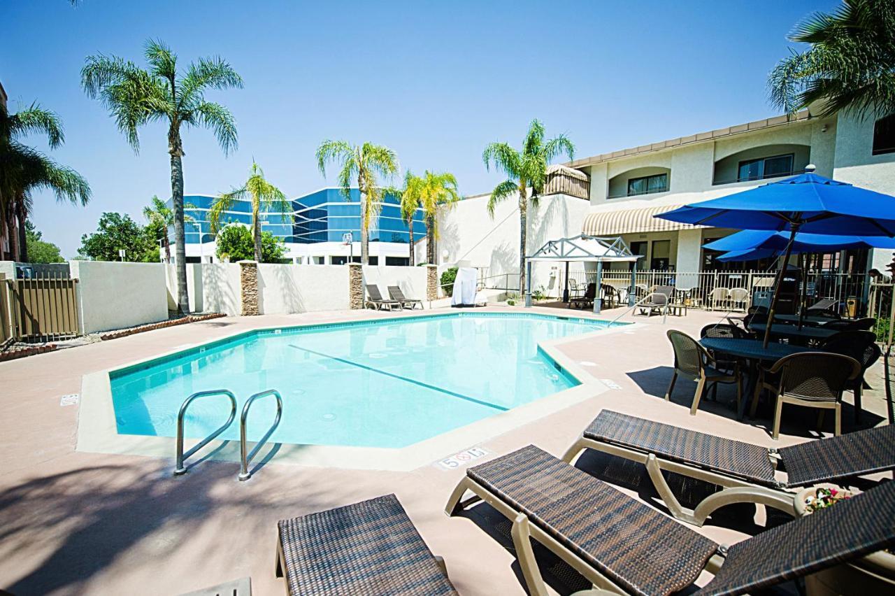 Hotel D'Lins Ontario Airport Kültér fotó