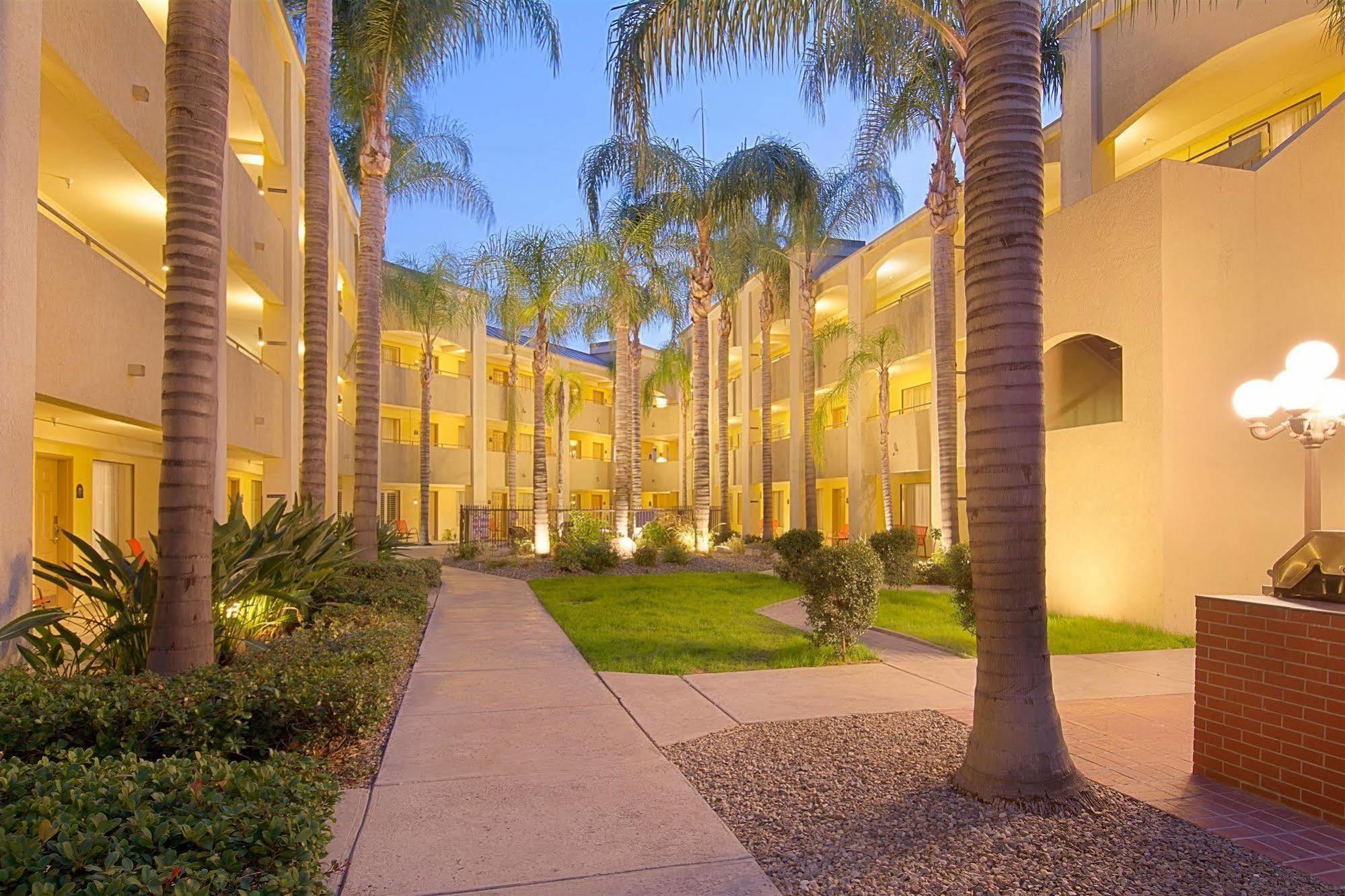 Hotel D'Lins Ontario Airport Kültér fotó